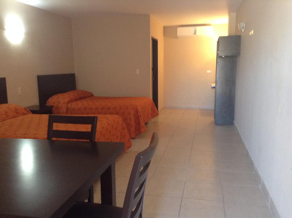 Los Jitos Hotel & Suites San Carlos Nuevo Guaymas Ruang foto
